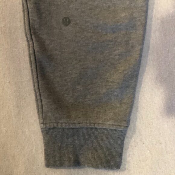 NWOT lululemon Cropped Jogger, Gray, Sz 8 - Picture 8 of 9